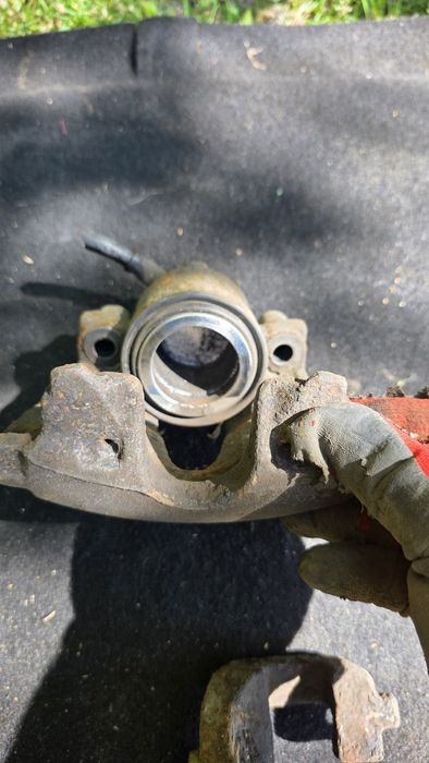 Zaciski Hamulcowe Jarzma Przód Opel Astra H 2004r 1.7 Cdti