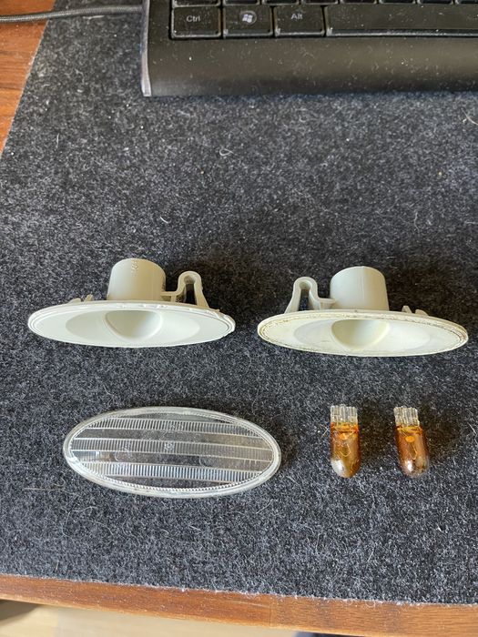 Pisca lateral original de Nissan Qahqai J10 + Porta lampadas