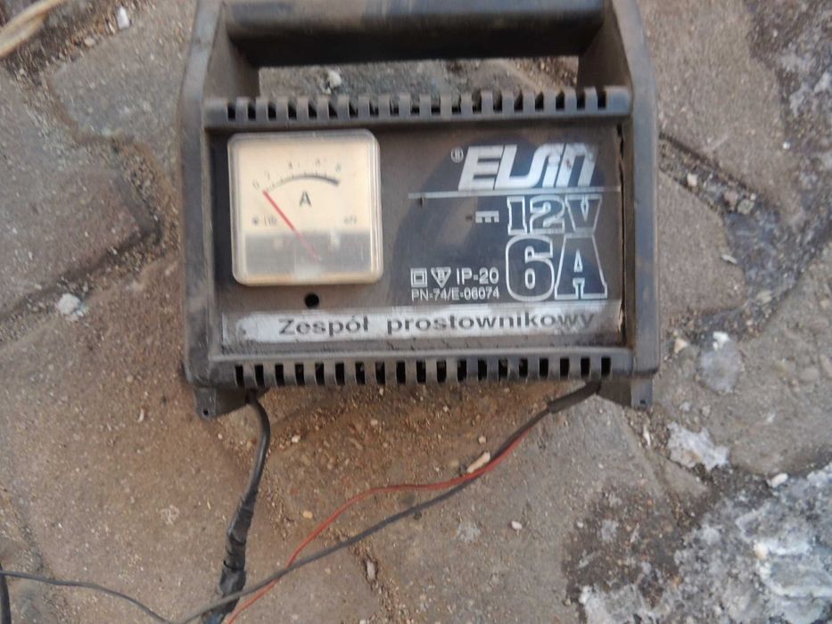 Prostownik ładowarka  12V 5A Sprawny