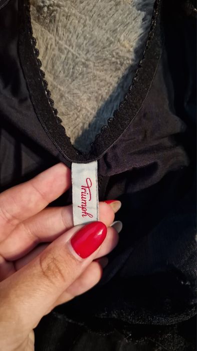 Body z delikatną koronką