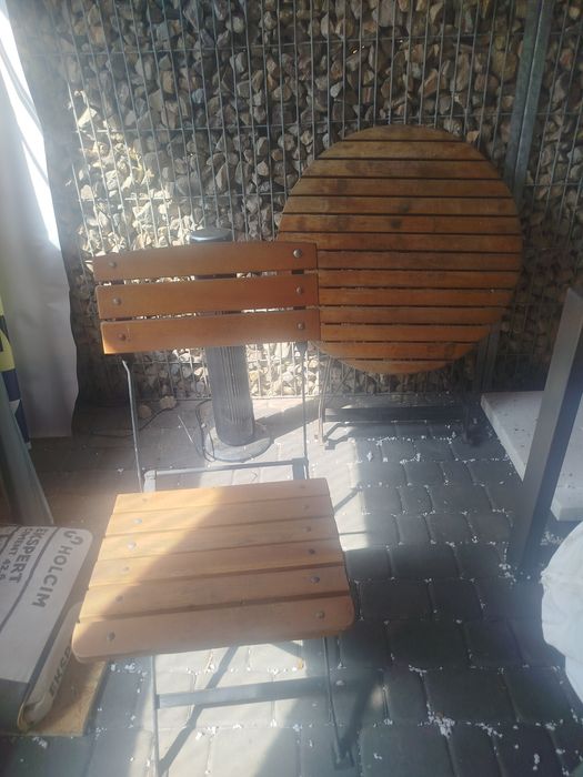 Stolik plus jedno krzeslo