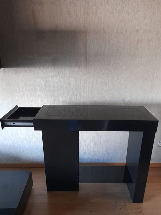 Mesa de entrada em lacado preto