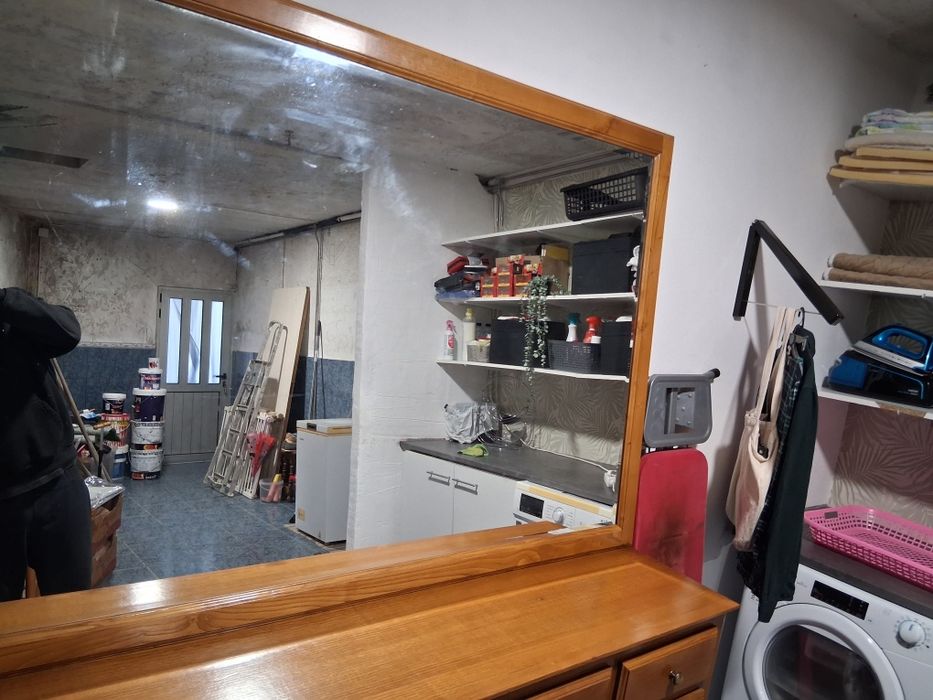 Vendo móvel de madeira com espelho