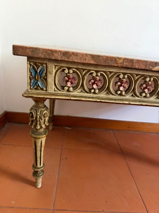 Mesa de marmore.