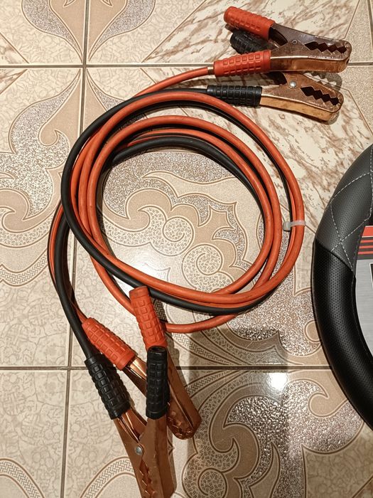Kabel, przewody rozruchowe. Pokrowiec na kierownicę.