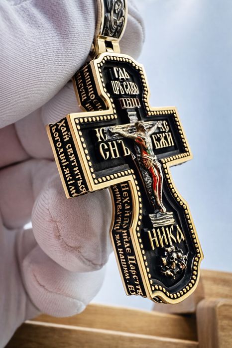 Золотой крест с деревом эбен