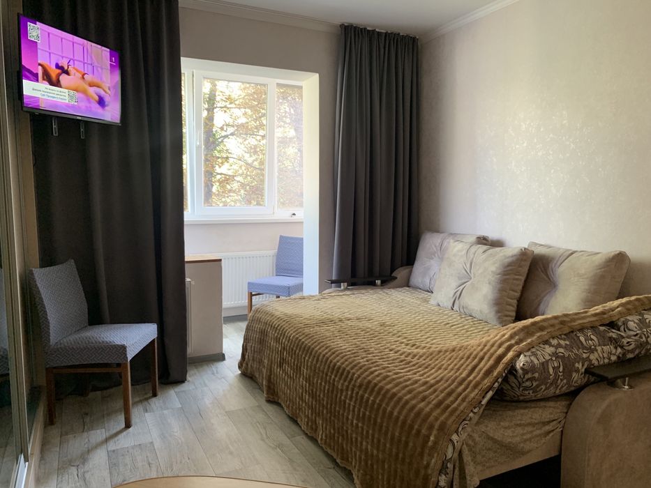 Подобова квартира на площі 700-річчя. ТВ Смарт