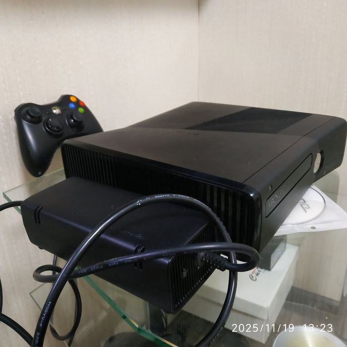 Игровая приставка,консоль XBOX 360+100дисков