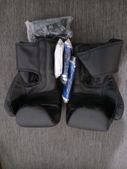 Saco de boxe + luvas