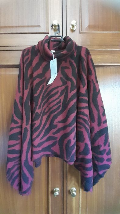 Camisola tipo poncho, nova
