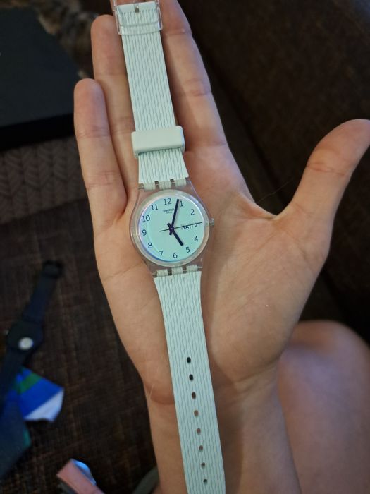 Opalizujący miętowy zegarek swatch gent