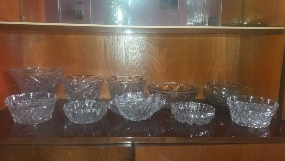 Хрусталь : вазы, пепельницы, рюмки и тд