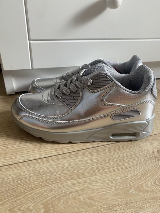 Srebrne buty sneakersy 37 na lekkim podwyzszeniu