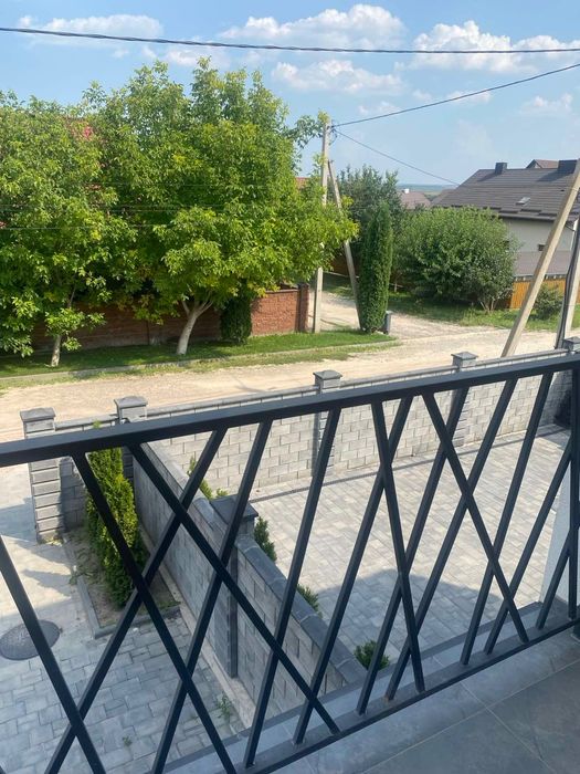 Продам котедж 90 м.кв з сучасним ремонтом та меблями  на Щасливому