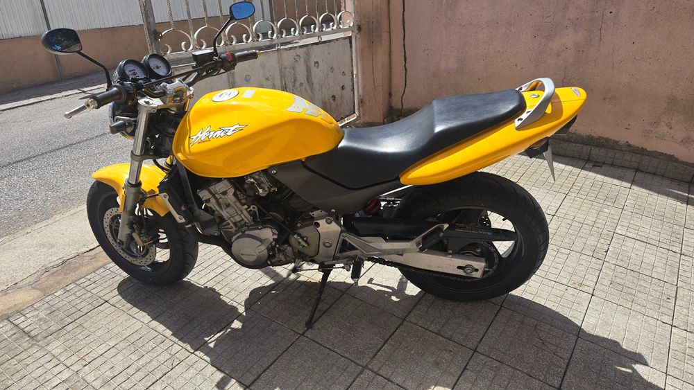 Vendo hornet ano 2000 bem conservada