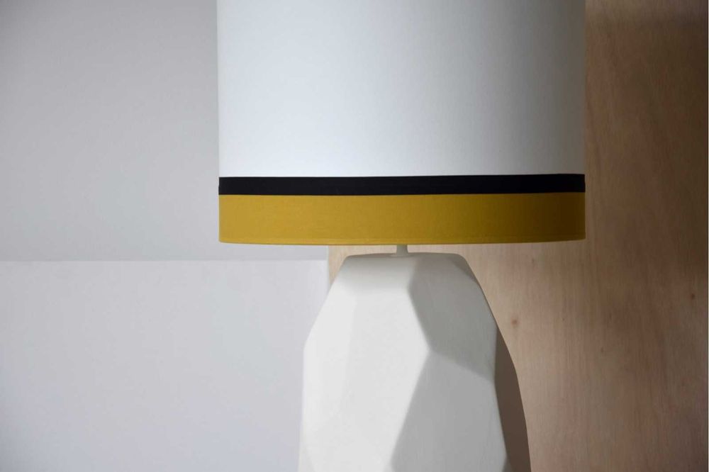 Candeeiro HF Mostarda com Base de Cerâmica By Arcoazul