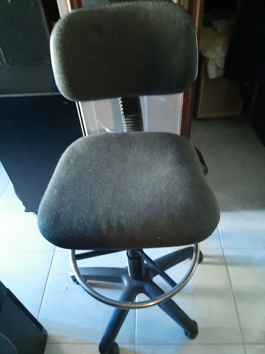 Cadeira de escritorio impecavel