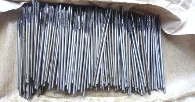 Gwintownik M4 gwintowniki 4 ngmf dlugie przelotowe  4 maszynowe