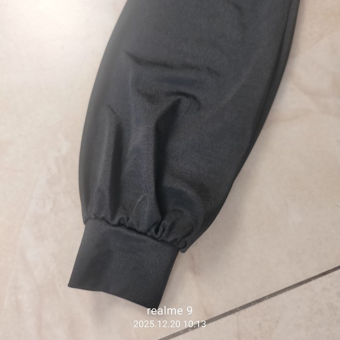 Czarny krótki kombinezon