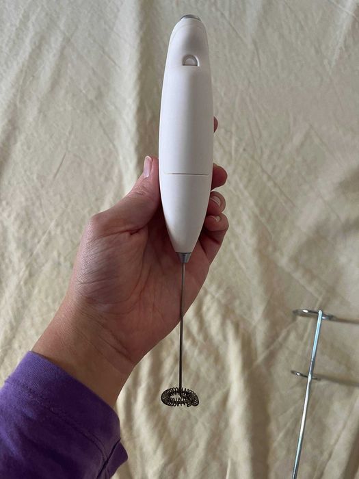 Batedor de leite elétrico Chamberlain Coffee com suporte, branco