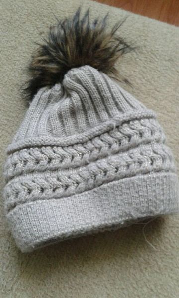 Modna czapka i rękawiczki z palcem