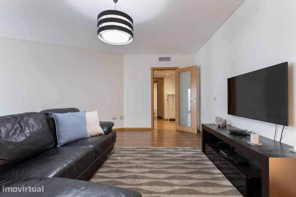 Apartamento T2 com varanda, garage Amadora