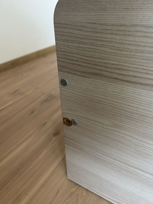 Łóżko z materacem i biurko w zestawie