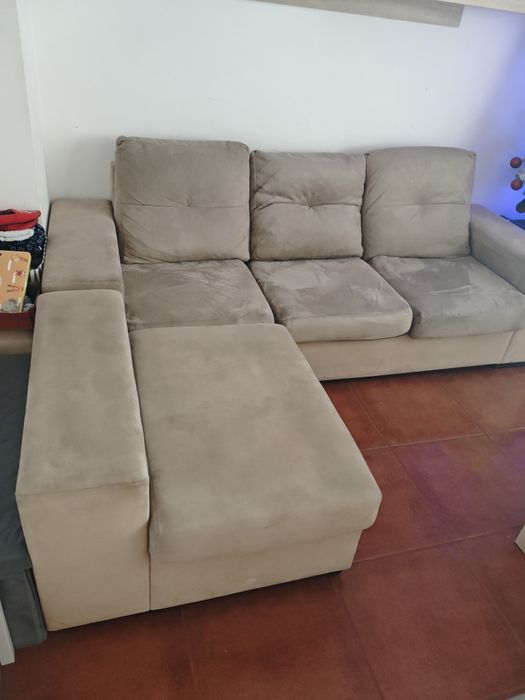 Sofá com chaise amovível