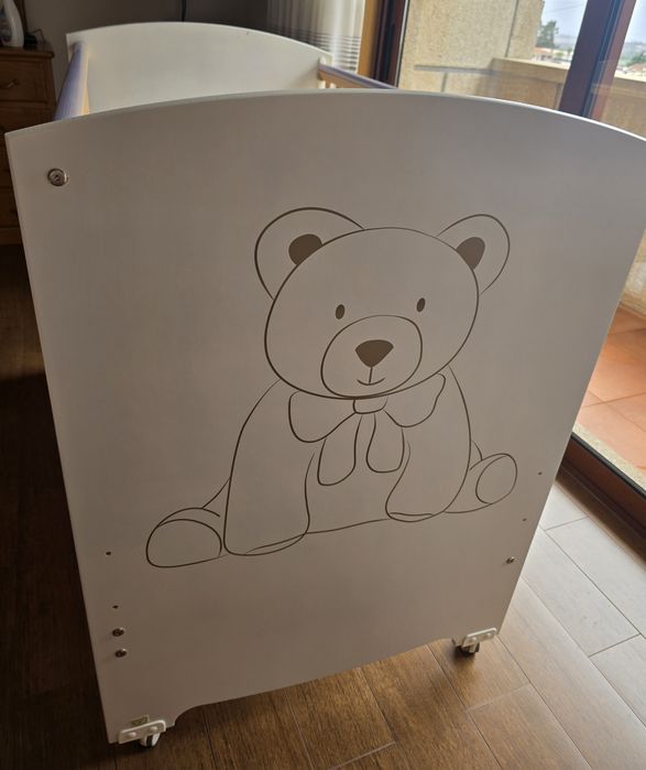 Vendo berço com rodas incorporadas com colchão