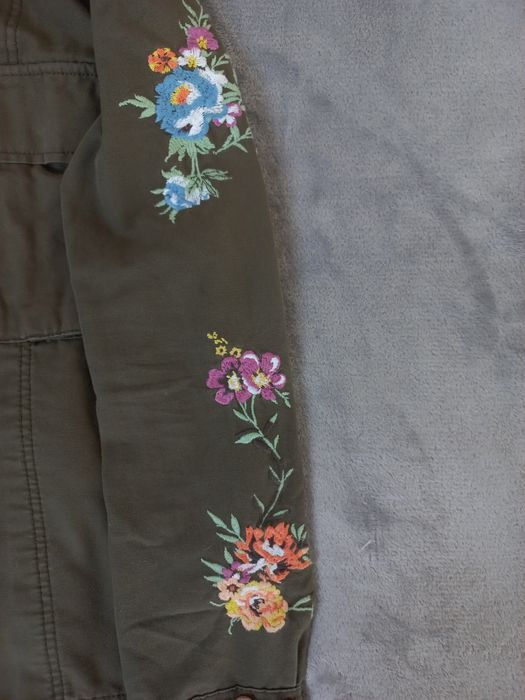 Kurtka ala jeansowa z haftami