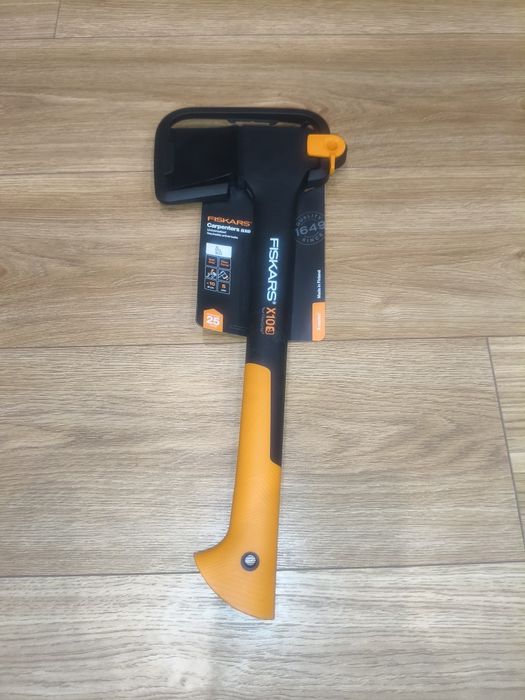 Siekiera Fiskars x10