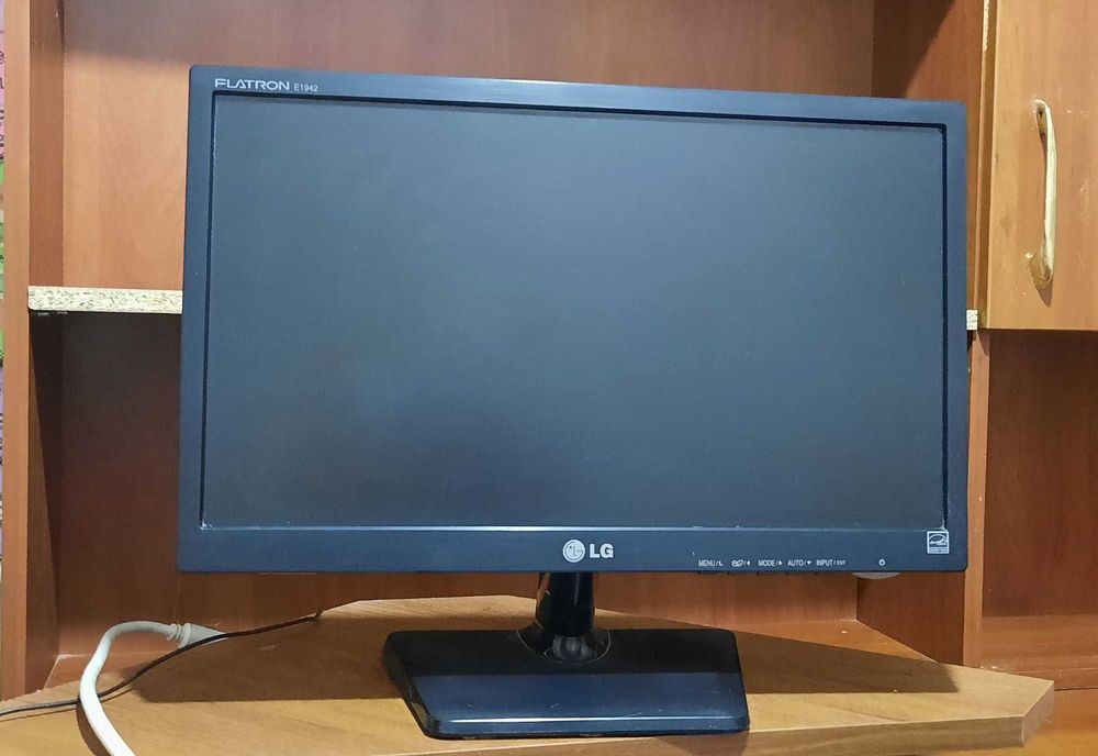 Стационарный компьютер для офисных задач.