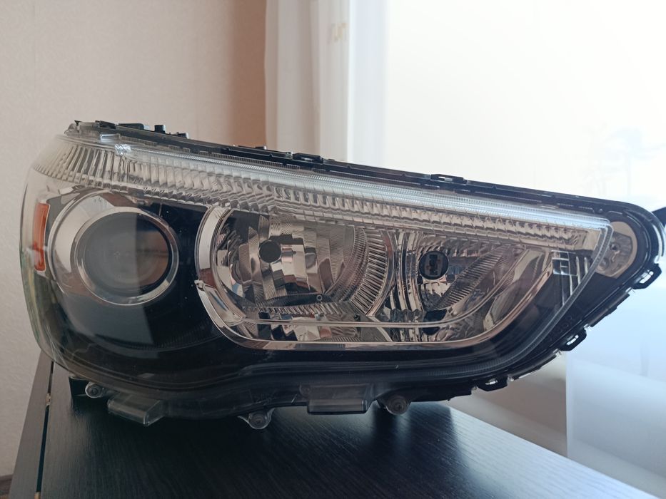 Mitsubishi ASX передняя фара. RH