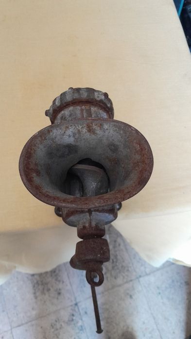 Máquina antiga de picar carne