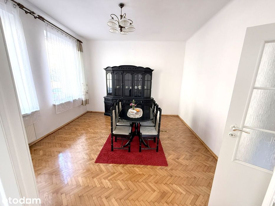 Dom z garażem w świetnej lokalizacji