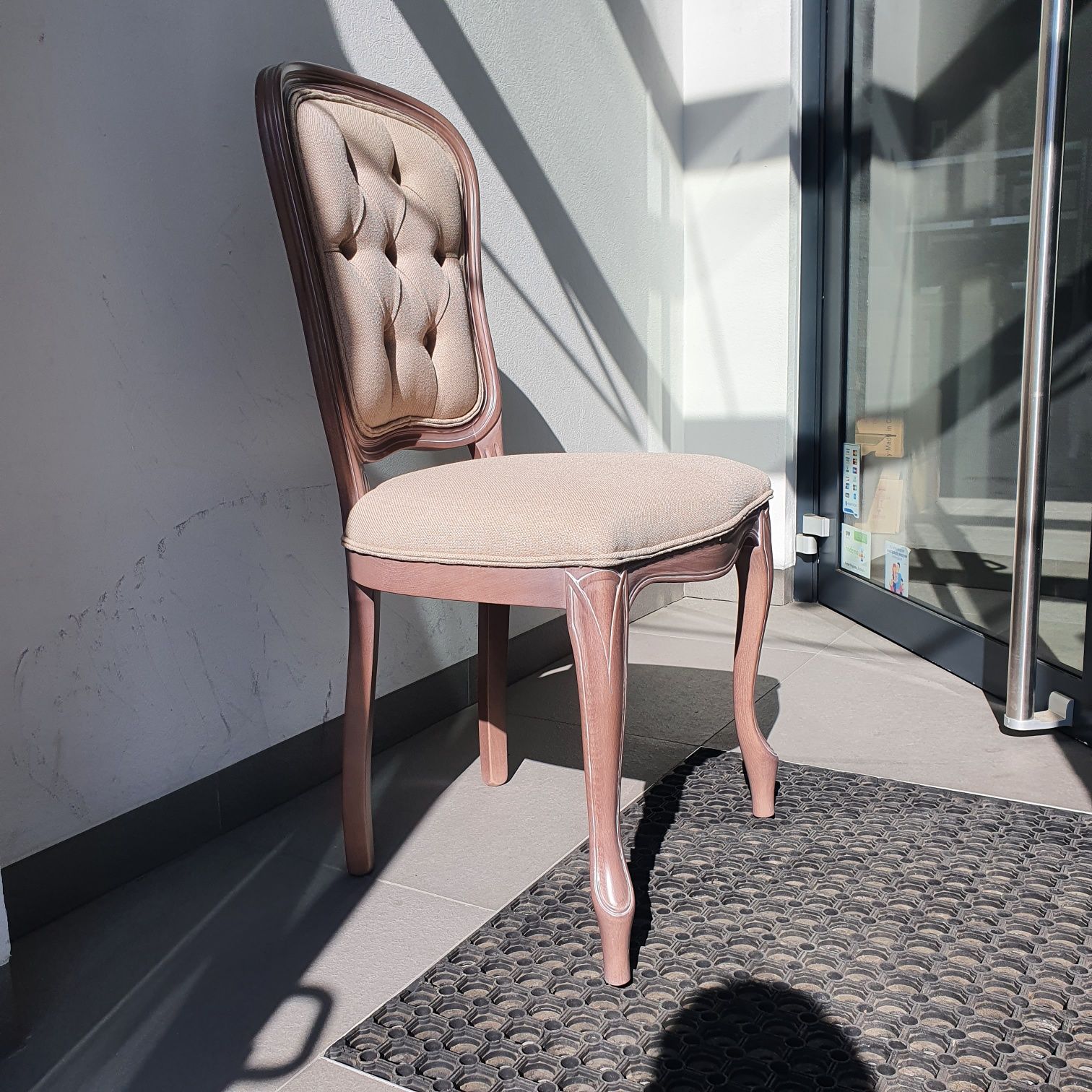 Krzesło tapicerowane buduarowe pakowane beżowe nieużywane Bronów • OLX.pl