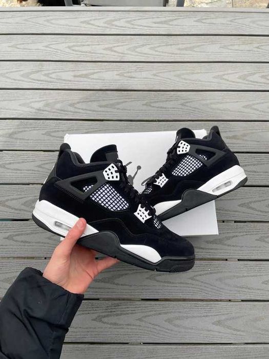 Jordan 4 Retro White Thunder R.39