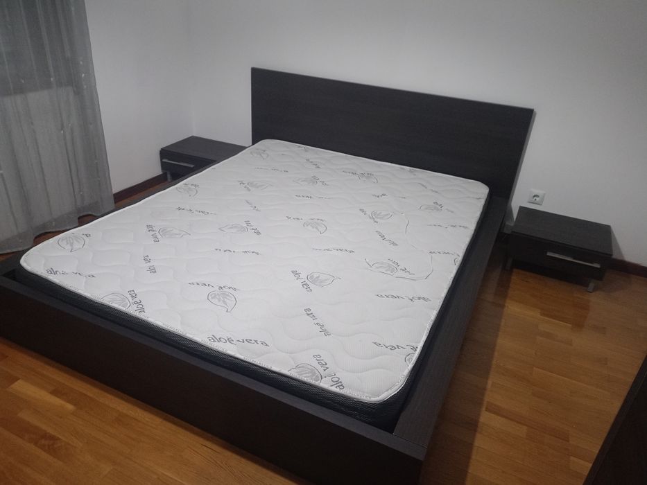 Quarto de Casal Completo – Linhas Modernas (Preto | Excelente Estado)