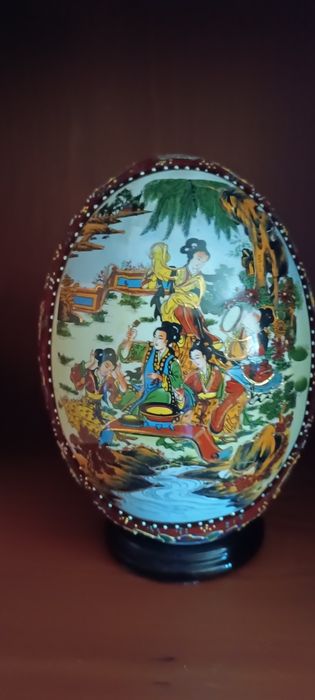 Ovo em porcelana chinesa antiga