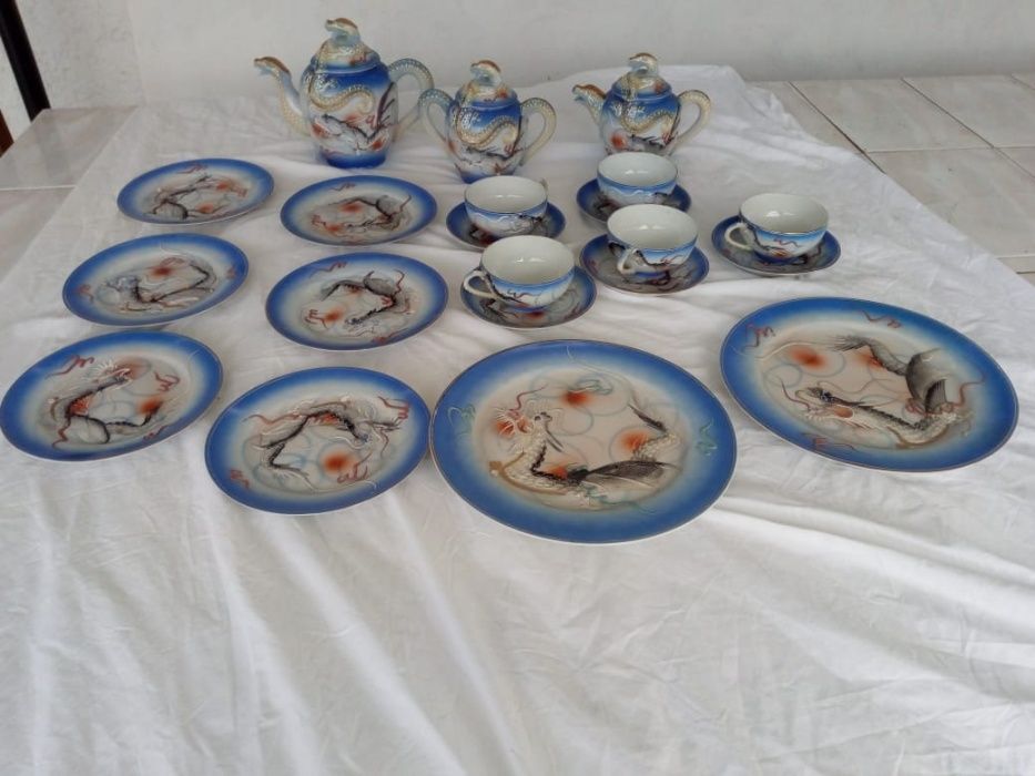 Serviço de chá dragão com relevo