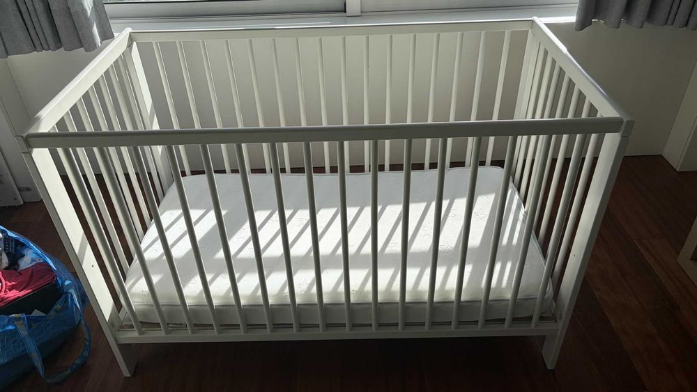 Berço IKEA bebé + colchão e proteção – Como Novo