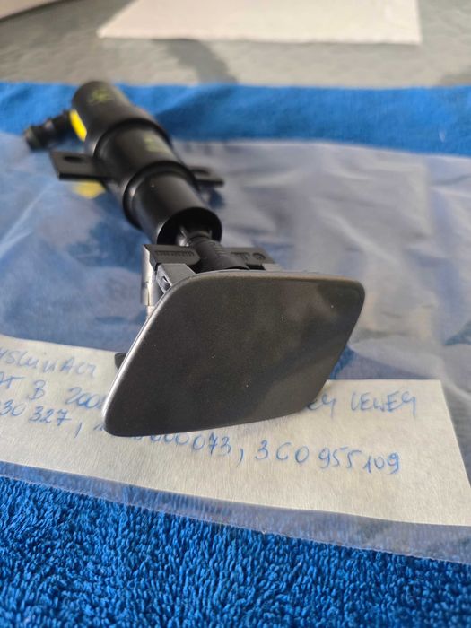 Spryskiwacz lampy przedniej lewej VW PASSAT B6 2008