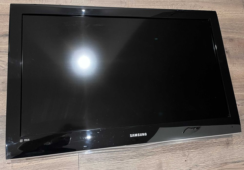 Telewizor SAMSUNG 37 cali