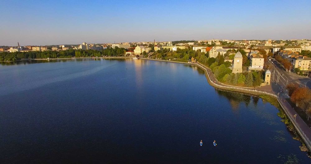 Центр. Вул. Б. Хмельницького 17. 2 кімнати. Квартира подобово