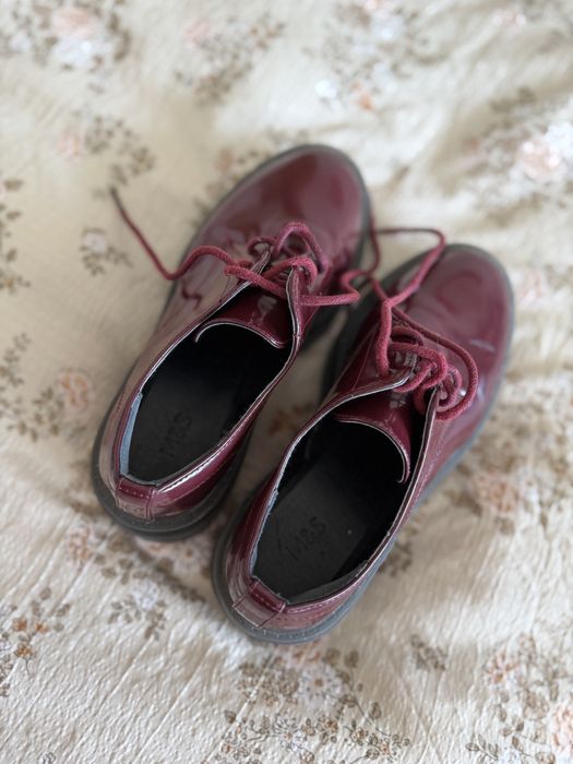 Marks & Spencer lakierowane bordowe półbuty 36