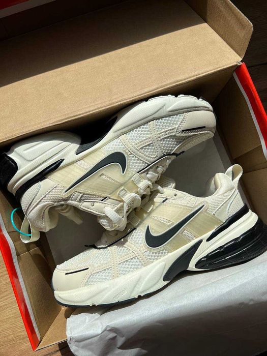 Кросівки Nike V2K Run. Нові 38 EUR (24 см)