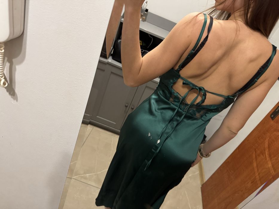 Sukienka wieczorowa w pięknym kolorze sexy orwarte plecy s stan idealn