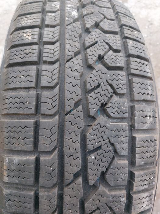Продам 2а новых зимних колеса kUMHO 235.65.R-17.