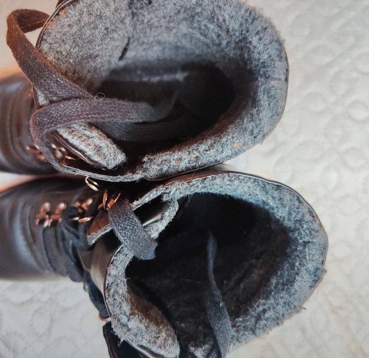 Zimowe ocieplane buty skórzane 39 CCC stan świetny