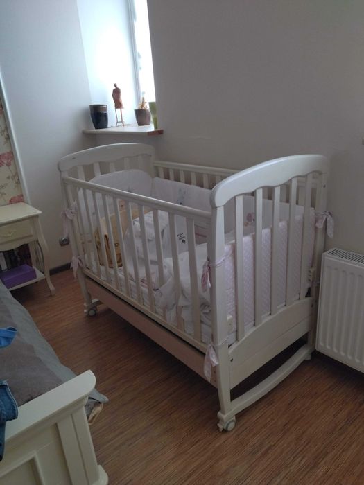 кровать из натурального дерева